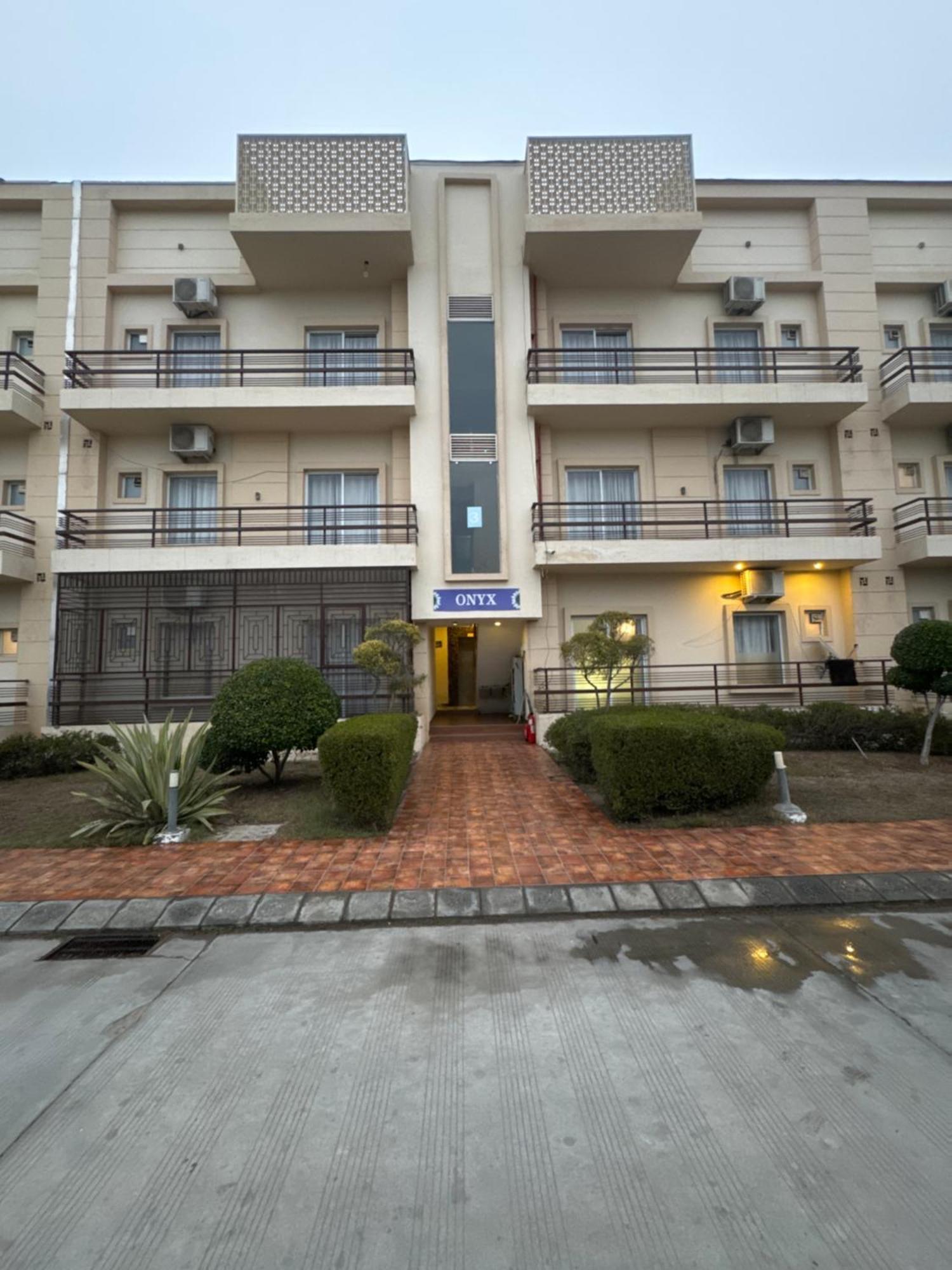 Pearl Suites At Omex Entrenity Vrindāvan Buitenkant foto