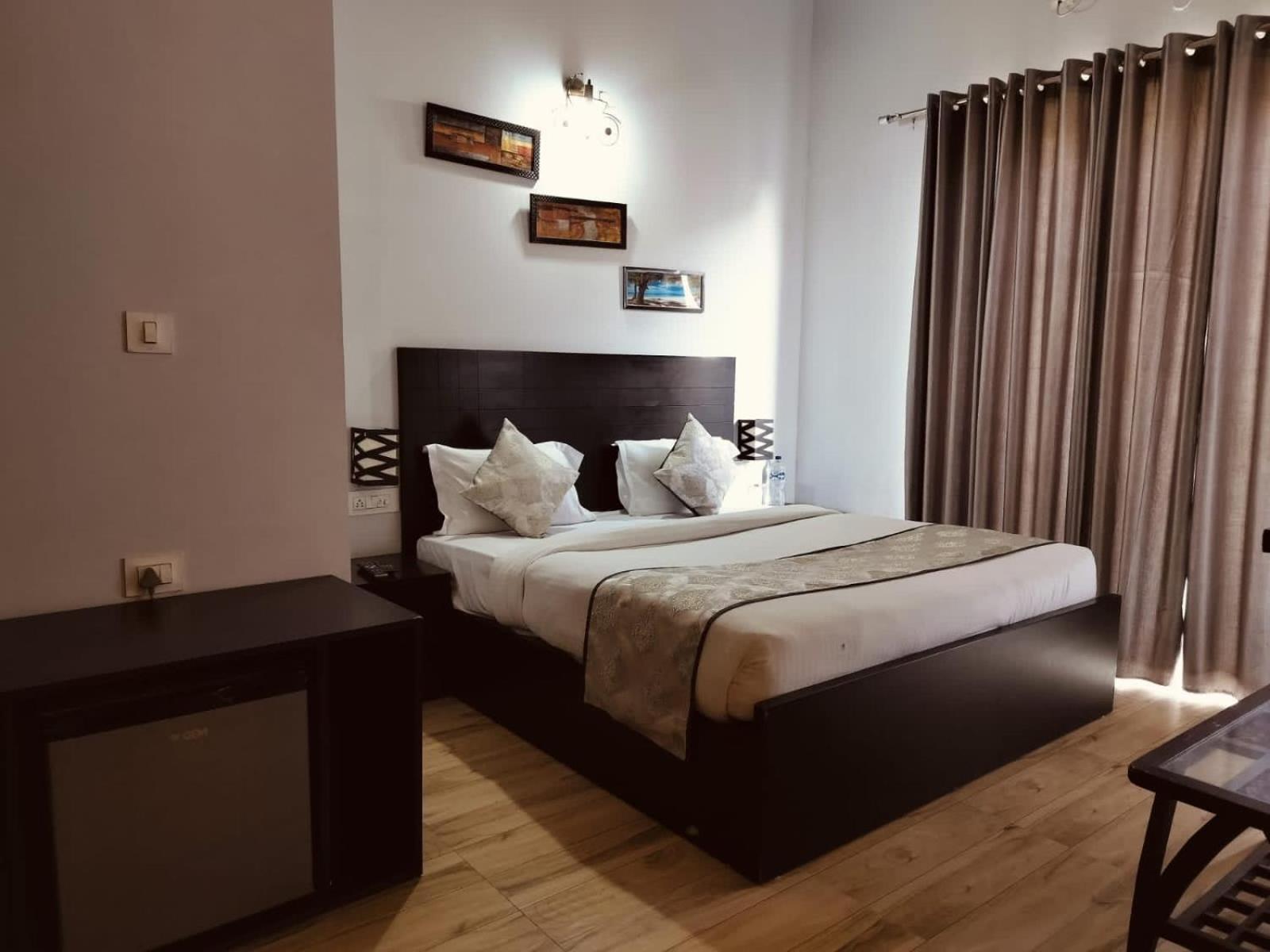 Pearl Suites At Omex Entrenity Vrindāvan Buitenkant foto