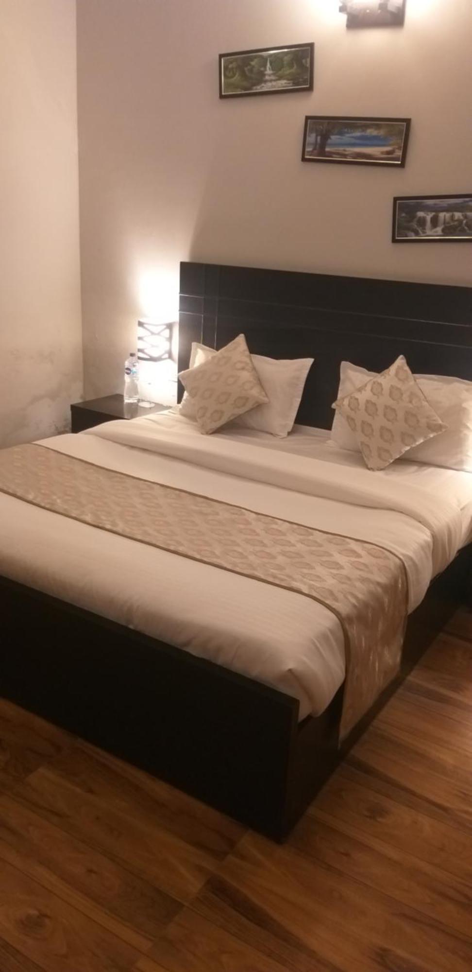 Pearl Suites At Omex Entrenity Vrindāvan Buitenkant foto