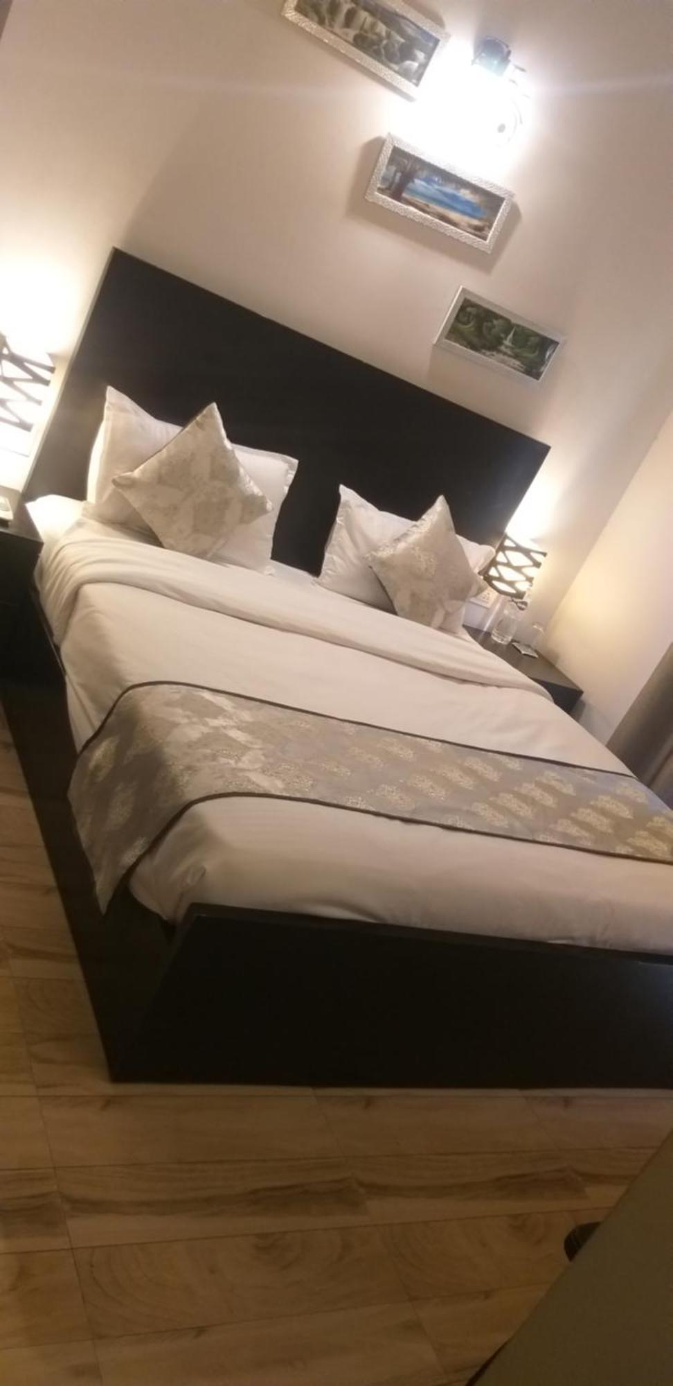 Pearl Suites At Omex Entrenity Vrindāvan Buitenkant foto