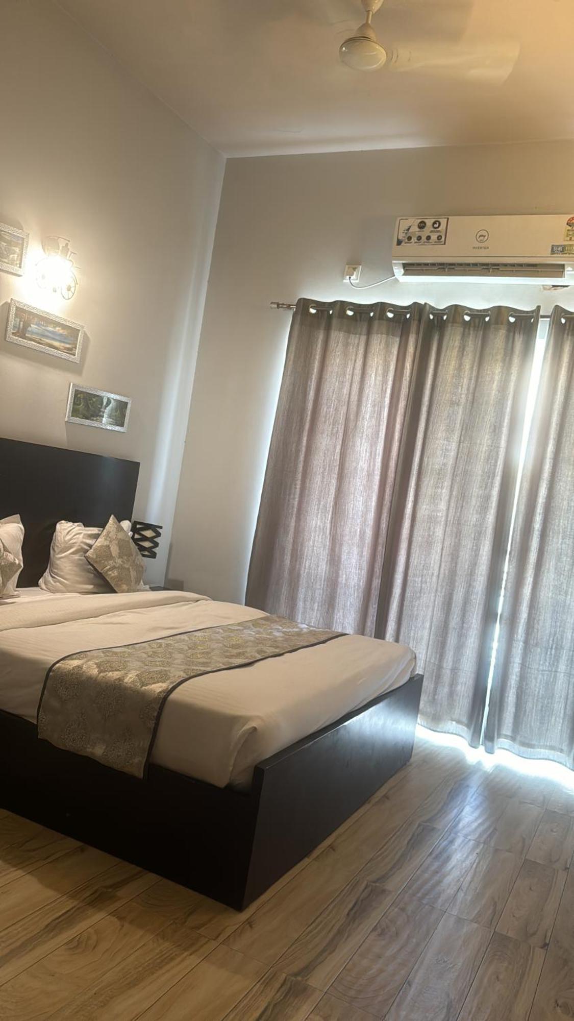 Pearl Suites At Omex Entrenity Vrindāvan Buitenkant foto