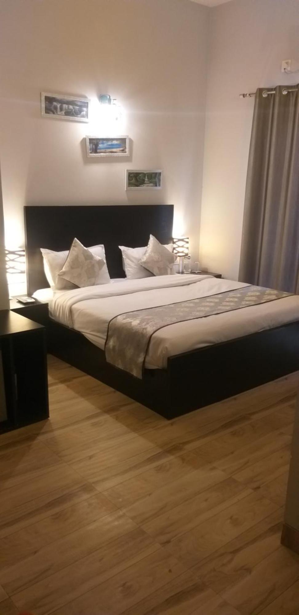 Pearl Suites At Omex Entrenity Vrindāvan Buitenkant foto